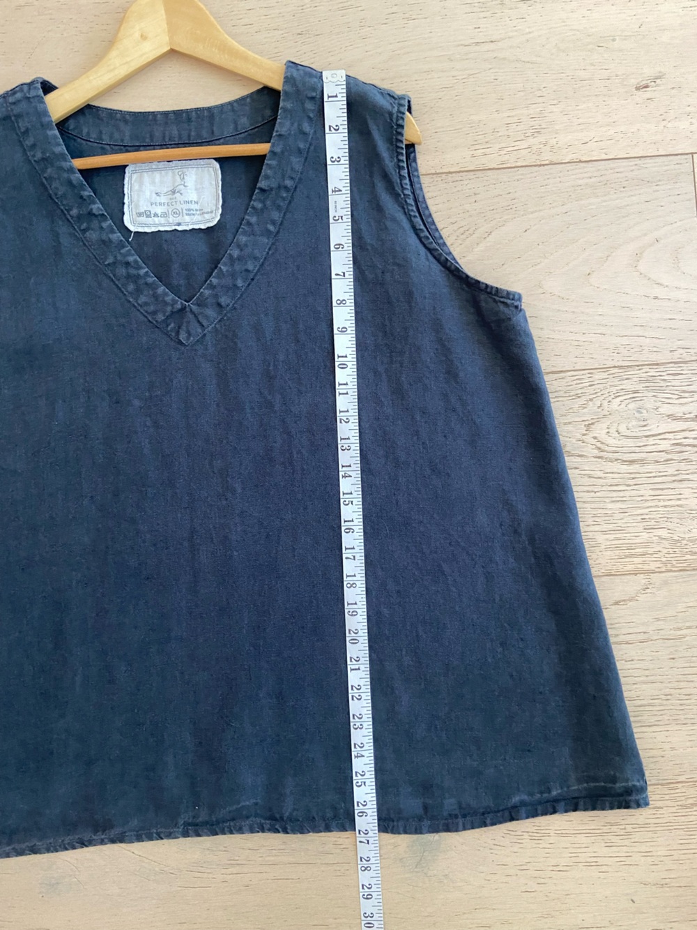 NOT PERFECT LINEN 100% Linen Sleeveless V-Neck Top XL Navy Relaxed Fit EUC - Picture 5 of 5